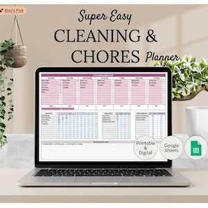 以下が含まれることがあります： ピンクと白のレイアウトの「Super Easy Cleaning & Chores Planner」がノートパソコンに表示されています。画面には、日次、週次、月次のタスクの詳細なチェックリストが表示されています。プランナーは「Printable & Digital」と表示され、Google Sheetsと統合されています。