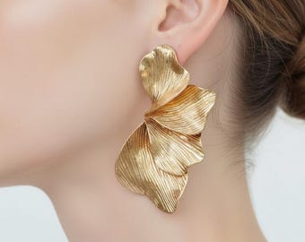 Orecchini pendenti con foglia d'oro / pendenti leggeri e audaci