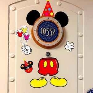 Above is the piece of Minnie birthday magnets. It’s her ears,birthday hat, skirt, shoes, hand, hand with balloons, and theextra personalized magnet