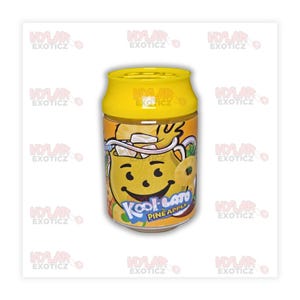 Pode incluir: Um recipiente amarelo e transparente em forma de lata de refrigerante, com o personagem Kool-Aid e o texto "Kool-Lato Pineapple". O recipiente tem uma tampa amarela e um rótulo com um desenho de abacaxi.