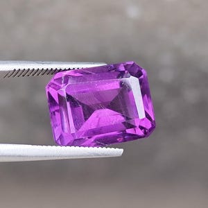天然アメジスト 8.5カラット エメラルドカット