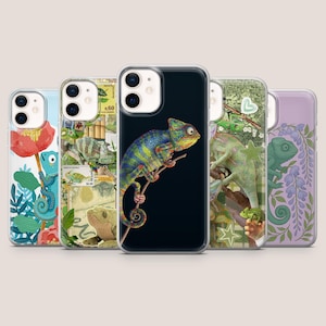 Könnte beinhalten: Fünf transparente Smartphone-Hüllen mit verschiedenen Chamäleon-Motiven. Eine Hülle zeigt ein blaues Chamäleon auf einer roten Blume, eine andere eine Collage, eine dritte ein buntes Chamäleon auf Schwarz, eine vierte ein grünes Chamäleon und die letzte ein grünes Chamäleon auf Violett.