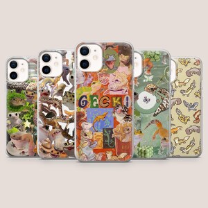 Könnte beinhalten: Fünf transparente Smartphone-Hüllen mit verschiedenen Gecko-Motiven. Die mittlere Hülle zeigt eine Collage aus Geckos mit dem Wort GECKO in großen Buchstaben. Andere Hüllen zeigen Geckos in Teetassen, beim Fressen von Pommes oder in Mustern.