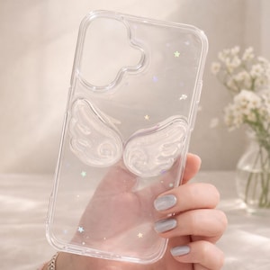 以下が含まれることがあります： 白いセラミックマグカップ、黒いハンドル付き。「But First, Coffee」の手書き風テキスト。白い表面に置かれています。マグカップの高さは約10cmです。