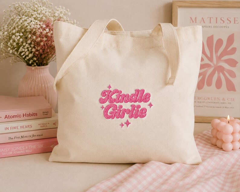 Kindle Girlie Broderidesign | Booktok Coquette Maskinbroderifil bild 5