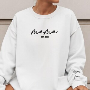 Personalisierter Mama Pullover mit Namen & Jahr – Bestickter Mommy Sweater, Mama est Geschenk, Unisex, Muttertag Geschenk, Babyshower