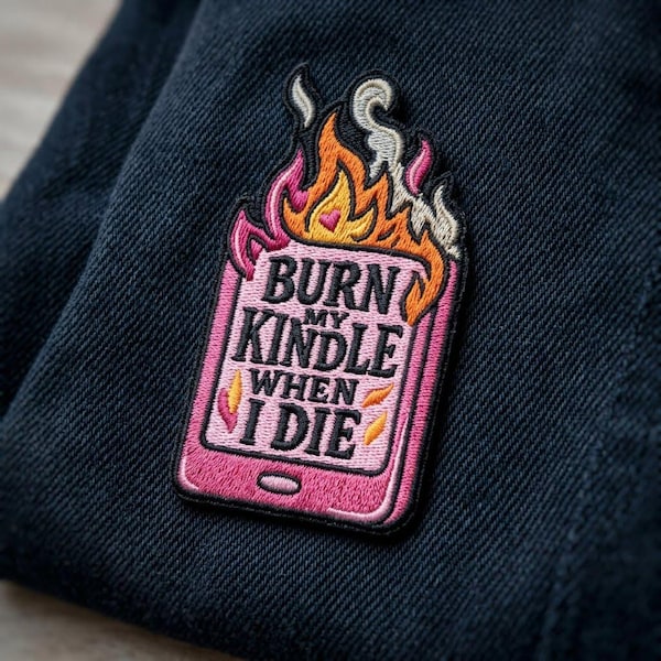 Parche "Quema mi Kindle cuando muera", bordado rosa para lector electrónico, humor para amantes de los libros (para planchar).