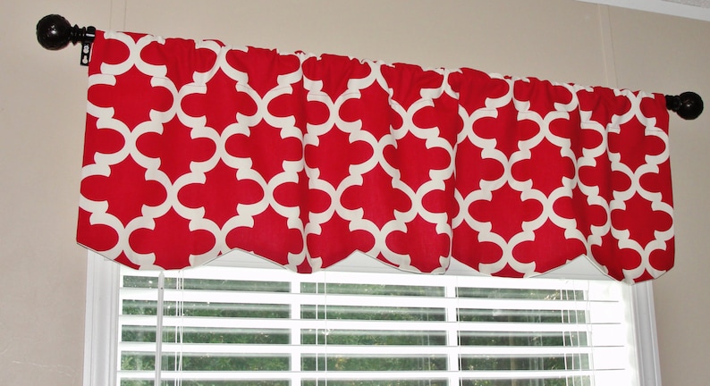 READY to SHIP Premier Prints Quatrefoil Fynn Timberwolf Red Scalloped Valance 52 wide x 16 long Lined Red and White