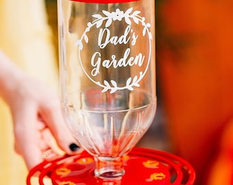 Comedero grande personalizado para colibríes, regalo para hombres, ideal para observar aves en el jardín.