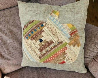 Vintage Pumpkin Quilt 16-Inch Throw Pillow