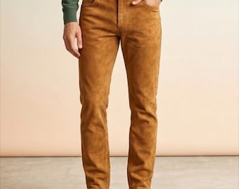 Pantalones de cuero de gamuza marrón camel para hombre – Corte ajustado, estilo western.