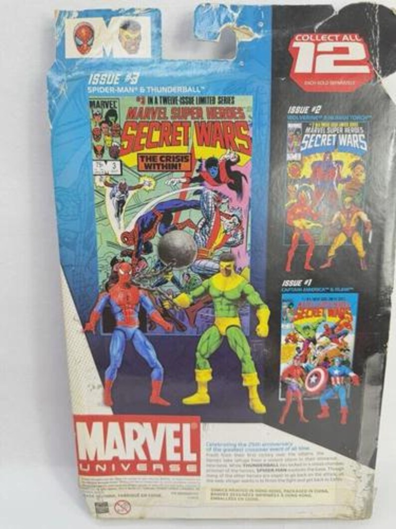 K&ouml;nnte beinhalten: Marvel Universe Actionfigur-Verpackung mit Spider-Man und Thunderball aus der Secret Wars-Serie. Die Verpackung enth&auml;lt Comic-Kunst und den Text "Issue #3". Die Figuren sind etwa 15 cm gro&szlig;.