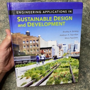 Pode incluir: Um livro intitulado "ENGINEERING APPLICATIONS IN SUSTAINABLE DESIGN and DEVELOPMENT" com uma imagem de paisagem urbana na capa. A capa é azul com texto branco e verde. Os nomes dos autores estão listados.