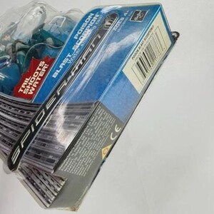 Puede incluir: Una figura de acci&oacute;n de Spider-Man azul y negro en su embalaje original. El embalaje presenta el texto "POISON BLAST SCORPION" y "TAIL SHOOTS WATER!". La caja es azul y blanca con un c&oacute;digo de barras.