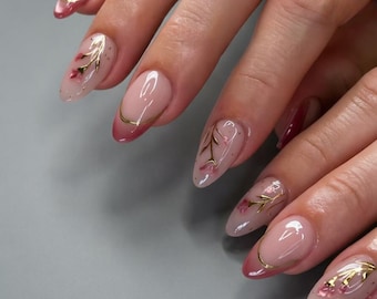 Unhas postiças personalizadas rosa translúcido com estampa floral dourada e galhos, estilo delicado de primavera - Pontas reutilizáveis com cola
