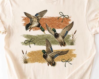Mallard Duck Shirt, Vintage Duck Tee, Duck Bow Shirt, Comfort Colors Shirt, Womens Duck Hunting Shirt, Retro Wildlife Tee