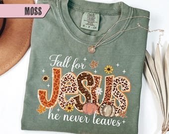 „Fall for Jesus“-Shirt, „Er verlässt uns nie“-T-Shirt, christliches Herbst-T-Shirt, Leopard-Kürbis-T-Shirt in Wohlfühlfarben, Herbstgeschenk für Gläubige