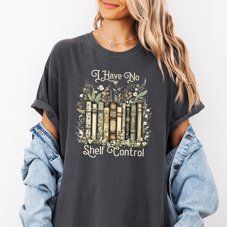 Jag har ingen hyllkontroll-tröja, rolig bokälskare-tröja, bokmal-tröja, läsar-tröja, boknörd-tröja, komfortfärger boklig tröja, bibliotekströja bild 1
