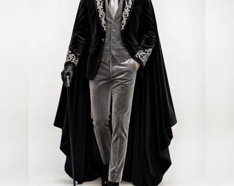Traje gótico de terciopelo negro con capa, esmoquin victoriano bordado, atuendo regio para bodas y graduaciones.