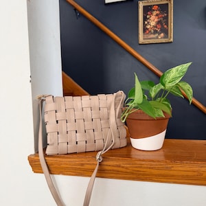 Borsa a tracolla intrecciata beige Anthropologie / Ecopelle immagine 1