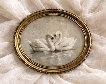ヴィンテージ風白鳥のペアのウォールアート　ニュートラルでロマンチックな鳥の寝室装飾プリント（デジタルダウンロード）