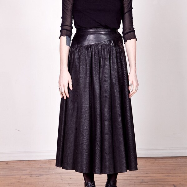 sale. 80s black leather maxi full skirt / crocodile embossed leather / small