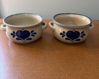 Vintage NCE 1986 soepkom met dubbele handgreep en hartvormig ontwerp, steengoed, blauw, set van 2