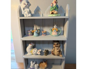 Vtg Bunny Figurines On Picket Trinket Shelf Hanging Or Free Sitting Shelf