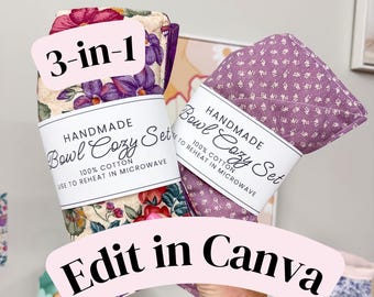 Puede incluir: Dos fundas de tela acolchada para cuencos con etiquetas de papel. Una presenta un fondo crema con patrones florales morados y rojos, etiquetada como 3-in-1. La otra es de color morado sólido con un pequeño estampado floral blanco. Ambas etiquetas dicen Handmade Bowl Cozy Set.