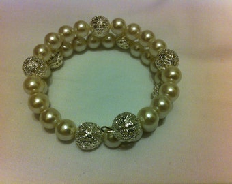 Pearl and silver filigree bead memory wire bracelet