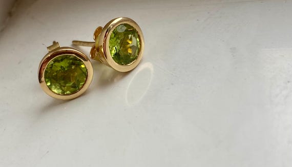 Solid 18k wide Peridot Stud Earrings - image 1