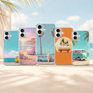 Könnte beinhalten: Fünf Smartphone-Hüllen mit Strand- und Bus-Illustrationen. Die Designs zeigen einen gelben Bus am Meer, einen rosa Bus am Strand bei Sonnenuntergang, einen blauen Bus mit Surfbrett, einen orangefarbenen Hintergrund mit Palmen und einen türkisen Bus.