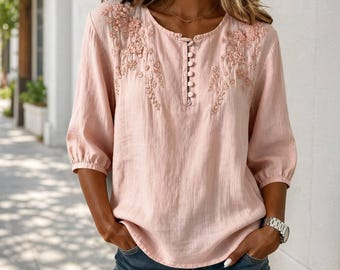Blusa feminina bordada em algodão e linho, modelagem solta, estilo floral, casual, para o verão. Elegante.