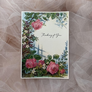 Cartão &quot;Pensando em Você&quot; com glitter e estampa do Pink Rose Cottage Garden... Super brilhante!