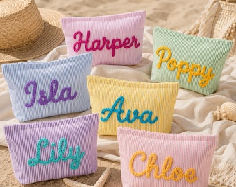 Gepersonaliseerde corduroy make-uptas met geborduurde naam, een op maat gemaakt reisetui voor cosmetica, een perfect cadeau voor een bruidsmeisje, moeder, lerares of tienermeisje.