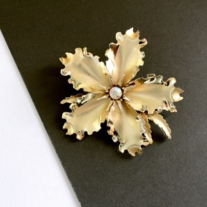 Gorgeous matte gold tone  flower pin/brooch with Aurora Borealis rhinestone center #