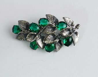 Schiaparelli Silver Tone & Smaragdgrüne Glas Cabochons Beeren Brosche #3014