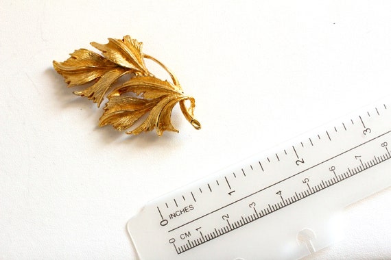 Vintage Goldtone  DuBarry  Fifth Avenue Leaf Broo… - image 1