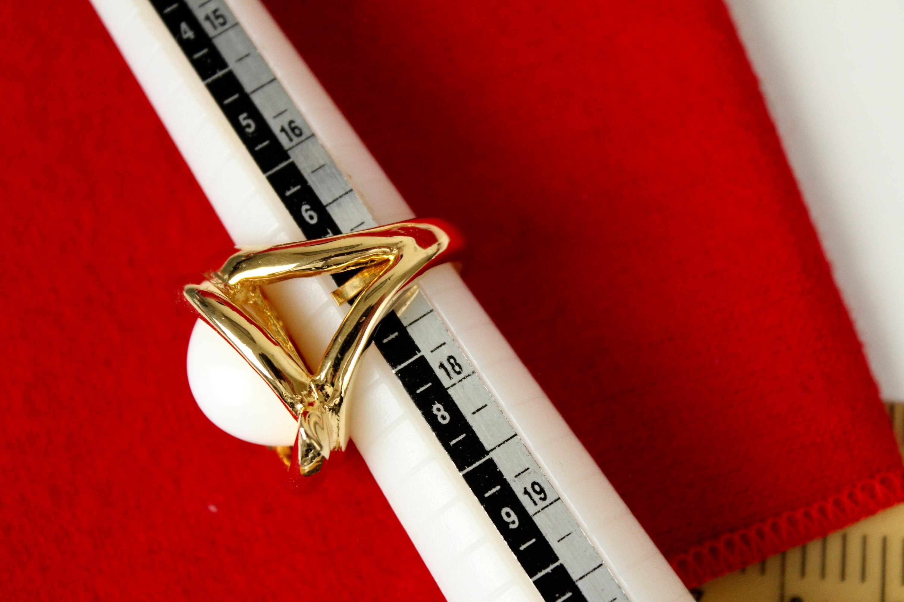 Ring Rader's 1980s Statement Cocktail Pauline Rader Adjustable Ring With White ...