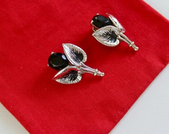 Vintage Schiaparelli Blumen Ohrringe: Dunkelblaue Emaille, silberfarben