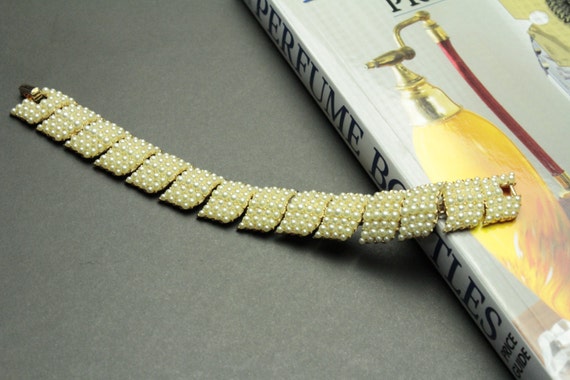 Elegant Classic style CrownTrifari Pearl bracelet… - image 4