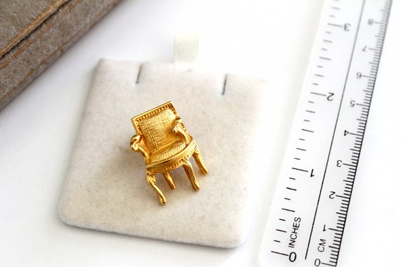 KARL LAGERFELD high Couture Gold Chair Brooch