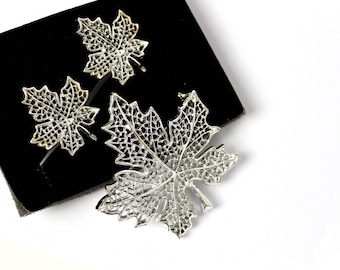 Vintage  1970s Sarah Coventry Maple Leaf  sliver tone Brooch Pin/ Earrings  clip on #