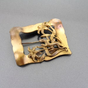 Antique Brass tone  Art Nouveau   Brooch / Highly detailed and Fabulous / C Clasp #318