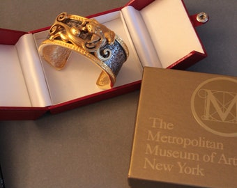 MMA Metropilitan Museum of Art Oriental Dragon Bracelet / Original Box # 1728