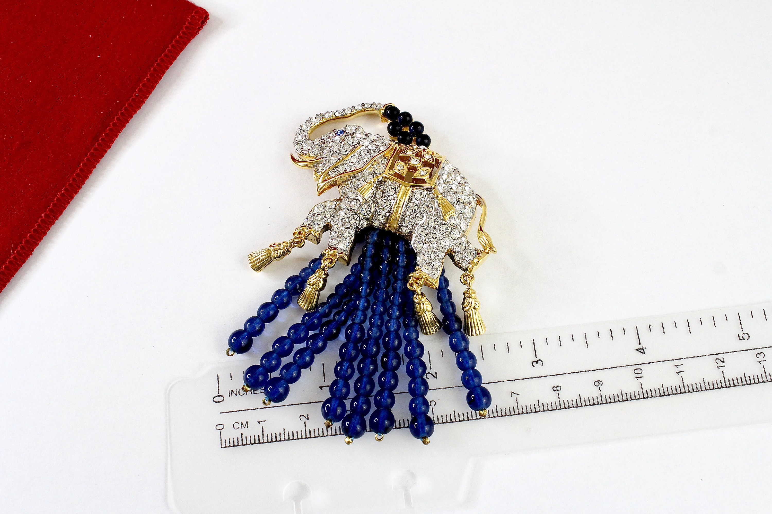 レアエリザベステイラーデザインエイボンブローチ