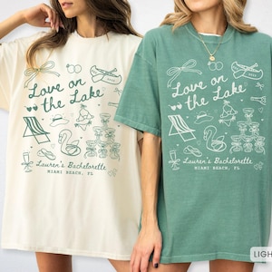 Anpassad Love On The Lake Bachelorette-tröja, personlig t-shirt för Lake Bach-festen i bekväma färger, Lake Bride Mountain Camping Bach-tröja
