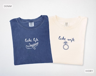 Liebe auf dem See Bachelorette Shirt, benutzerdefinierte See Frau See Leben Bach Shirts, Komfort Farben handgezeichnet ästhetische benutzerdefiniertebachelorette Tee