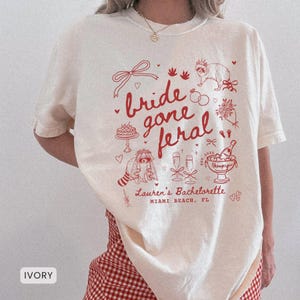 Camiseta de despedida de soltera "Girls Gone Feral", camiseta de novia "Fal Raccoon", atuendo de novia a juego con colores cómodos, camiseta de despedida de soltera personalizada