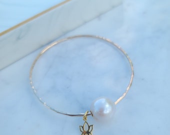 Freshwater Pearl & Lotus Charm Bangle | Simple Bracelet | Everyday Wear | Dainty Jewelry |